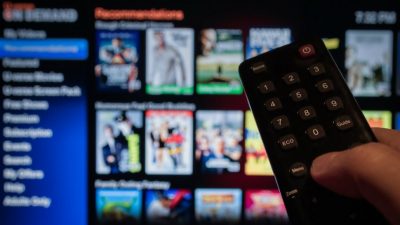 Non seulement ces services IPTV légaux fourniront des centaines de chaînes en direct, mais beaucoup fourniront également des films et des séries télévisées à la demande.
