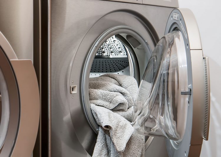 sécher les vêtements avec une machine à laver